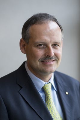 Stellvertretender Vorstandsvorsitzender bleibt <b>Ulrich Schmid</b> (A. Menarini <b>...</b> - 1901.VDGH_20150508_005.JPG